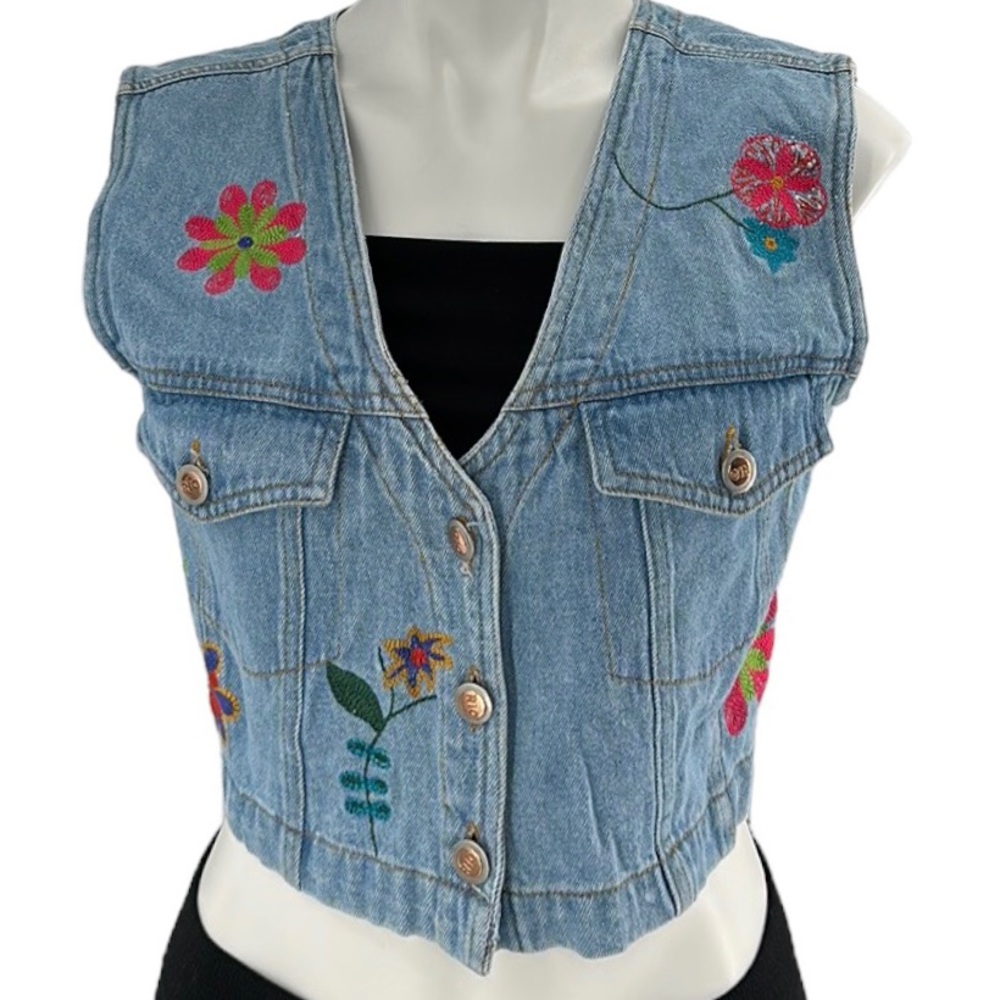 70’s Vintage vest jean top size medium flowers embroidery. Seems like a small